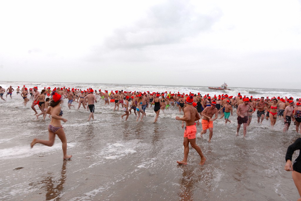 ../Images/Nieuwjaarsduik Nederzandt 2018 066.jpg